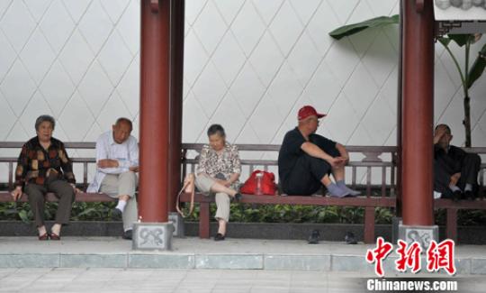 聚焦扶貧、養老等熱點民主黨派建言“十三五”
