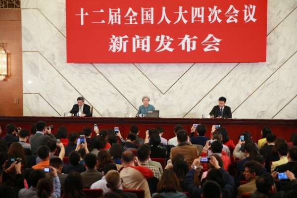 新華社照片，北京，2016年3月4日 
    十二屆全國人大四次會議舉行新聞發(fā)布會 
    3月4日，十二屆全國人大四次會議在北京人民大會堂舉行新聞發(fā)布會。大會發(fā)言人傅瑩就大會議程和人大工作相關(guān)的問題回答中外記者的提問。 
    新華社記者 丁海濤 攝
