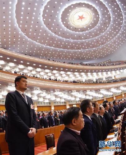 3月3日，中國人民政治協商會議第十二屆全國委員會第四次會議在北京人民大會堂開幕。這是委員們高唱國歌。 新華社記者 謝環馳 攝