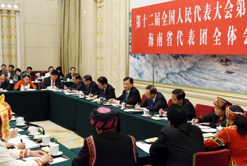 3月9日，中共中央政治局常委、中央書記處書記劉云山參加十二屆全國人大四次會議海南代表團的審議。新華社記者饒愛民攝