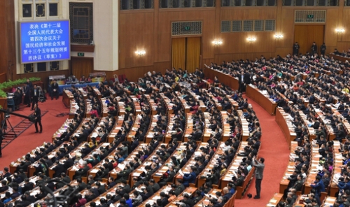 新華社照片，北京，2016年3月16日 
    十二屆全國人大四次會議在北京閉幕 
    3月16日，第十二屆全國人民代表大會第四次會議在北京人民大會堂舉行閉幕會。    
    新華社記者 楊宗友 攝


