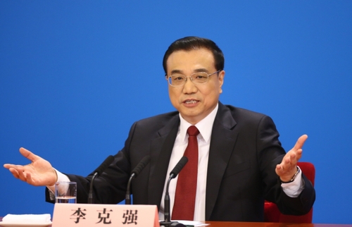 新華社照片，北京，2016年3月16日 
    李克強總理與中外記者見面 
    3月16日，國務院總理李克強在北京人民大會堂與中外記者見面，并回答記者提問。 
    新華社記者陳建力攝