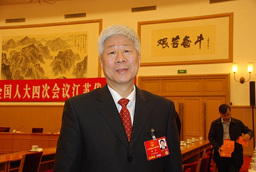 全國人大代表、江蘇省人民檢察院原檢察長徐安。人民網(wǎng)記者王繼亮攝