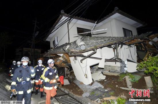 受地震影響，熊本縣約1.6萬戶居民家中停電。為確保安全，熊本市暫停向市內4600戶居民供應燃氣。