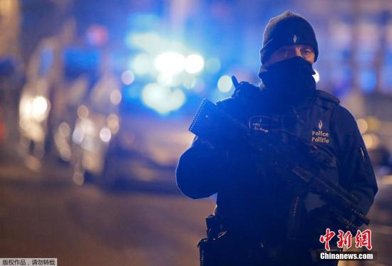 資料圖：比利時警方在恐襲發生后執行反恐行動。