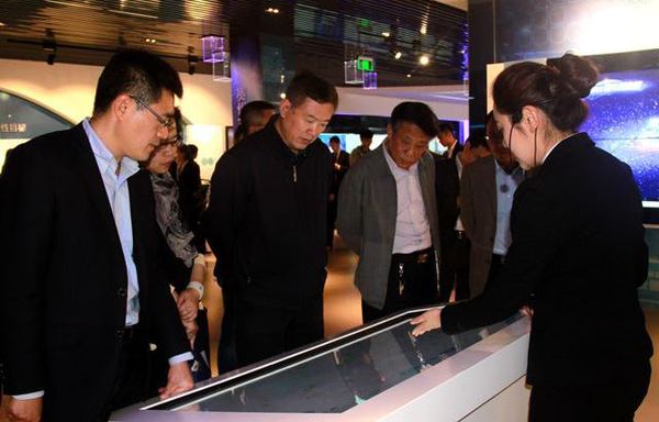 2016041501徐輝副主席考察貴陽大數據展示中心