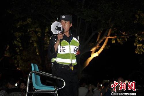 5萬人聚集杭州西湖音樂噴泉，警方未雨綢繆數小時安全疏散?！∩铣菂^公安分局提供 攝