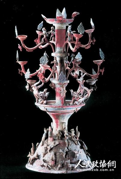東漢陶質彩繪百花燈，1972年出土于洛陽澗西七里河漢墓，現藏于洛陽博物館。