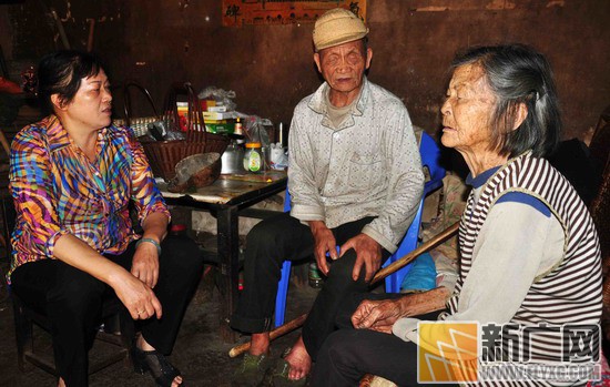 在老年協(xié)會，張幼玲和記者打開了話匣子