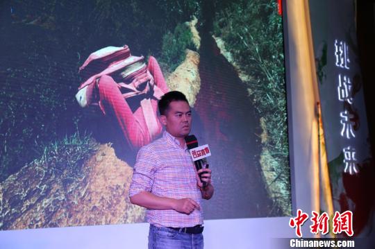 圖為鄧飛談公益創業。　郭傳太　攝