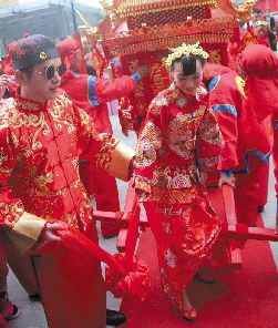 一天時(shí)間，“八抬大轎”引發(fā)近10萬點(diǎn)擊