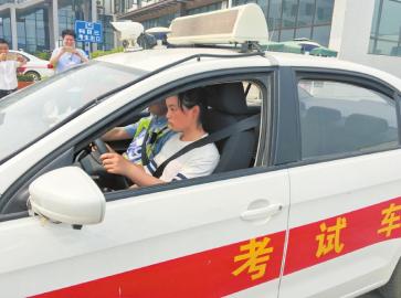 成都駕照自學直考50天：31人報名成功僅2人拿證