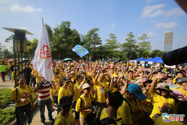 黃埔區徒步登山協會主辦的千人徒步活動在廣州國際生物島舉行
