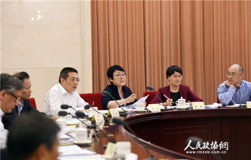 黃艷委員在雙周座談會(huì)上發(fā)言