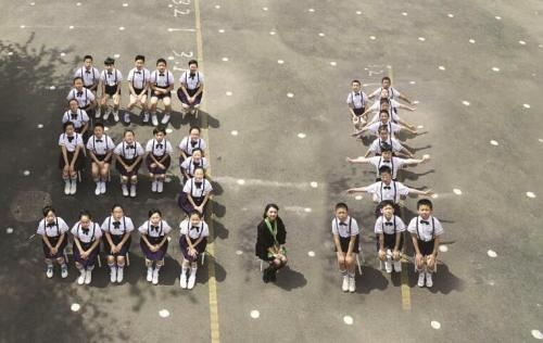 逆天了！小學生萌萌畢業照刷爆朋友圈（圖）