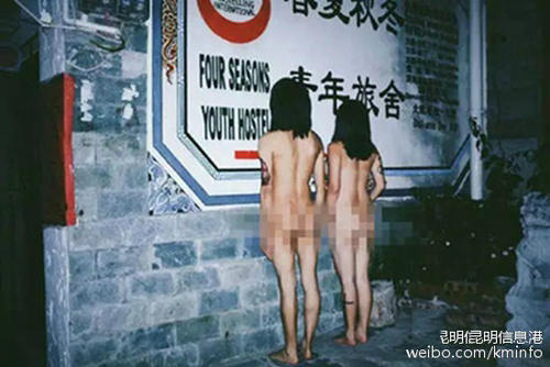 照片中，夜色下兩人一絲不掛，并還有夸張的鏡頭出現，無法直視。