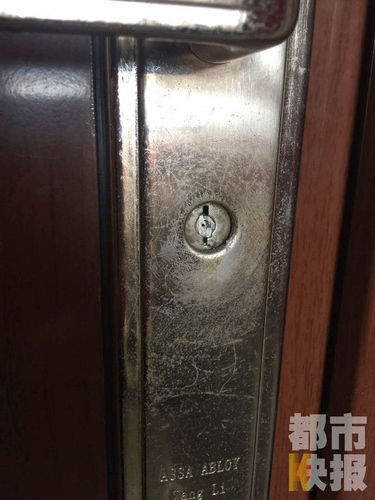 西安小寨一小區五戶鎖孔被堵 業主難回家