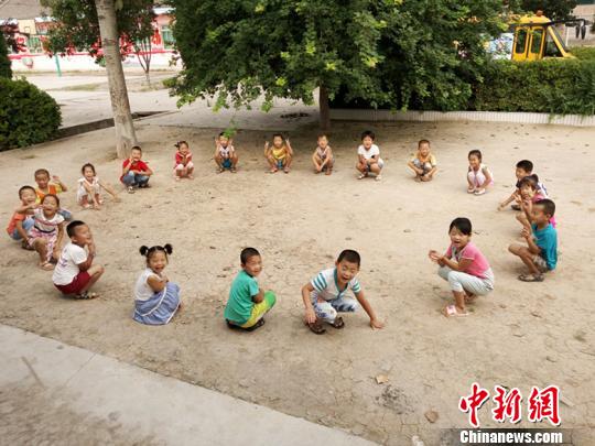 據(jù)了解，山西省慈善總會計劃在未來五年內(nèi)，每年新設、改建100所“關(guān)愛兒童之家”，完成對山西全省留守兒童相對集中區(qū)域的全覆蓋。　溫徐旺 攝