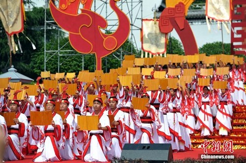 資料圖：屈原故里湖北秭歸再現楚國端午祭。<a target='_blank' href='http://www.chinanews.com/'>中新社</a>記者 張暢 攝