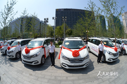 首批20臺(tái)“全民健康促進(jìn)工程心腦血管健康篩查車”。人民政協(xié)網(wǎng)記者 齊波 攝