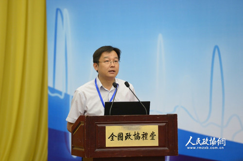 捐贈(zèng)儀式由人民政協(xié)網(wǎng)總經(jīng)理付鵬主持。人民政協(xié)網(wǎng)記者