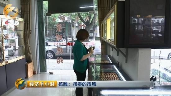 一個上午，阿杜的店里都沒有幾個人上門，阿杜告訴我們，從去年開始，這種情形就已經(jīng)是家常便飯了。