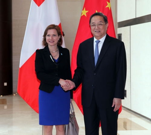 7月8日，中共中央政治局常委、全國(guó)政協(xié)主席俞正聲在貴陽(yáng)會(huì)見來(lái)華出席生態(tài)文明貴陽(yáng)國(guó)際論壇2016年年會(huì)的瑞士聯(lián)邦議會(huì)國(guó)民院議長(zhǎng)馬克瓦爾德。