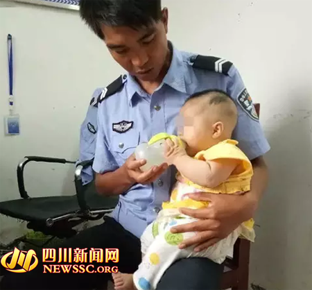 老人不滿上戶手續將孫女丟下 警察臨時變