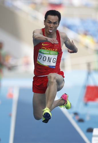8月16日，在2016年里約奧運會田徑男子三級跳遠的比賽中，中國選手董斌獲得銅牌。新華社發