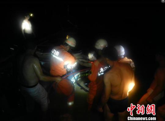 事故發生后，修水縣組織公安消防等部門及時搜救?！∪~貴 攝