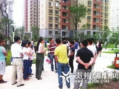 土豪買下單元樓第一層全部6套房 做出驚人之舉