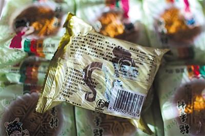 一周后將迎來月餅新標實施后的首個中秋節。近期選購月餅的市民不難發現，不少月餅包裝印有新標準號GB/T19855。