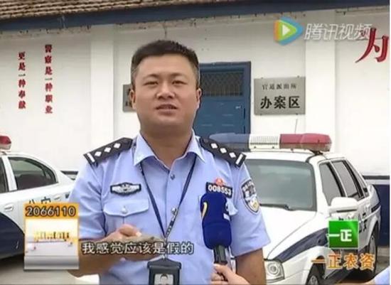外地男子渭南街頭賣(mài)假古董