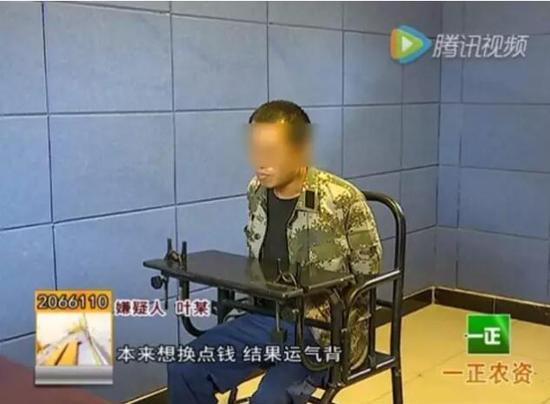 外地男子渭南街頭賣(mài)假古董