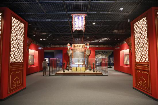 步入展廳，正對(duì)中正仁和大殿明間