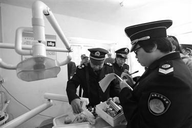 中專畢業生邊考醫師證 邊在黑診所治牙“練手”
