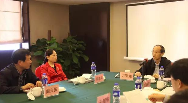 10月16日，民革中央調(diào)研組與河南省法院、檢察院系統(tǒng)代表座談。