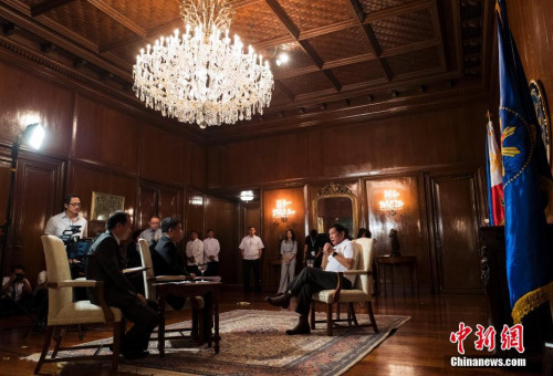 10月13日，菲律賓總統羅德里戈·杜特爾特在位于馬尼拉的總統府接受中國新聞社記者專訪。 <a target='_blank' href='http://www.chinanews.com/'>中新社</a>記者 侯宇 攝