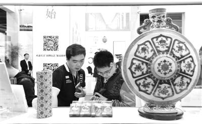 在今年4月份舉行的浙江第11屆中國(義烏)文化產品交易會的中國國家博物館展區，以“文物元素”為主線，呈現了多類藝術衍生品。