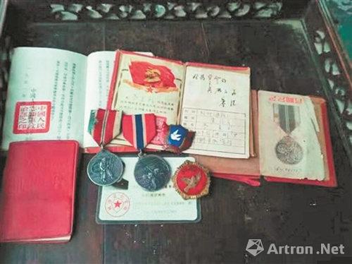戰(zhàn)斗英雄的證書(shū)、勛章、紀(jì)念章