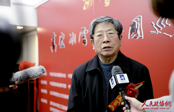 0008A冰雪山水畫創始人、著名畫家于志學出席徒弟高宏畫展開幕式，并接受媒體采訪_副本