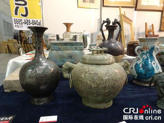 這幾件青銅制品都標記為西周時代，售價從幾十萬日元至上百萬日元