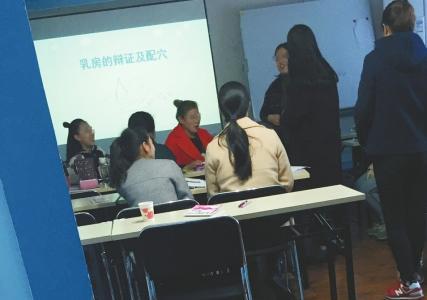  成都走馬街某培訓機構正在給學員上課。