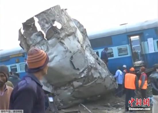 據外媒11月20日報道，印度一列火車在該國北部發生脫軌，目前遇難人數已造成60人死亡，100多人受傷。尚不清楚事故發生的原因。