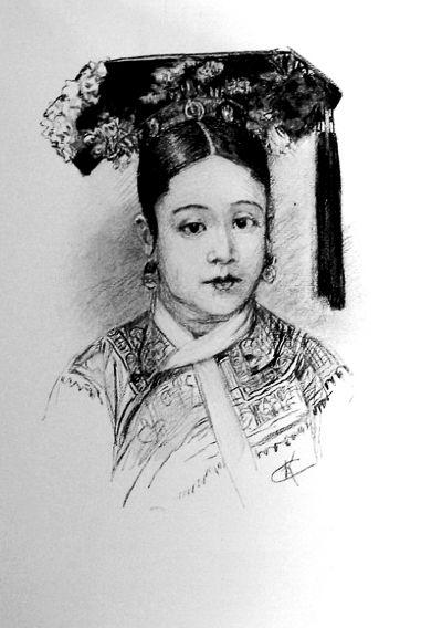 雖然卡爾對(duì)瑾妃評(píng)價(jià)很低，但還是將她美化了不少。圖為瑾妃的照片與素描。