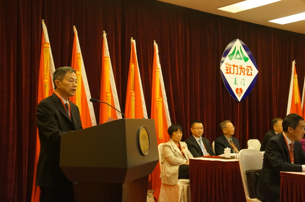 福建省政協(xié)副主席、致公黨福建省委主委薛衛(wèi)民講話。（記者 照寧攝）3