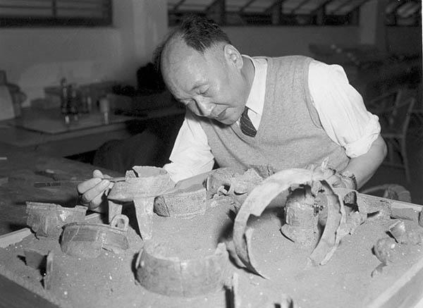 上世紀(jì)60年代初，李濟在臺灣“中研院”史語所做破損銅器粘合試驗