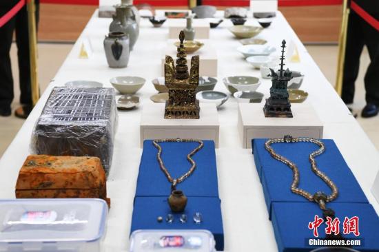 圖為隆平寺塔地宮出土的部分文物進行集中展示。 中新社記者 張亨偉 攝