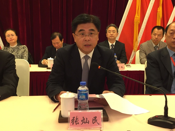 閉幕式上，廈門市委常委、廈門市委統戰部部長張燦民(中)講話。