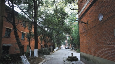 12月12日，418醫院家屬樓，顯得冷清。